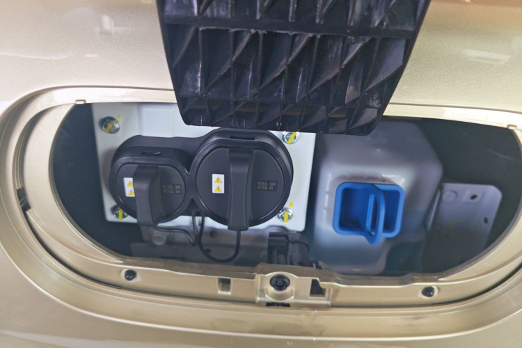 奔腾小马 2026款 222km 闪耀马机舱底盘24