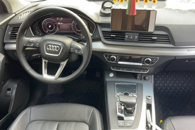 奥迪Q5L 2020款 改款 40 TFSI 荣享时尚型中控内饰7003