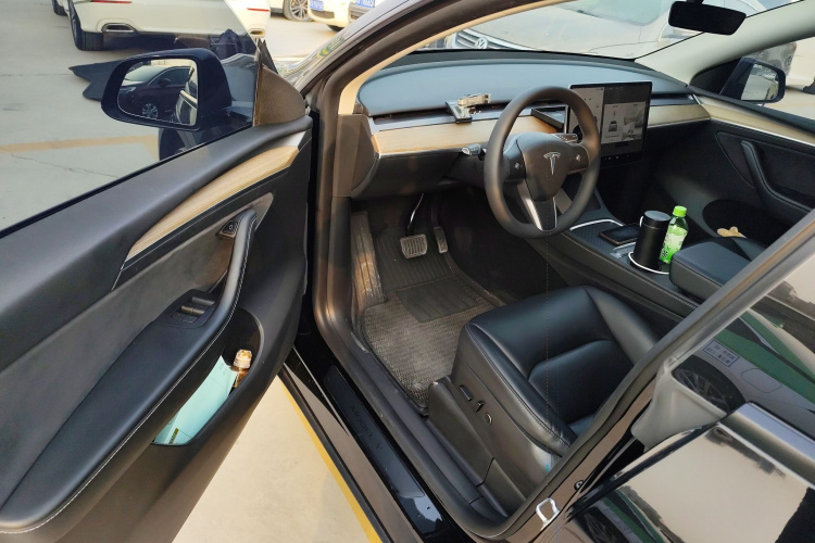 特斯拉 Model Y 2022款 后轮驱动版中控内饰20