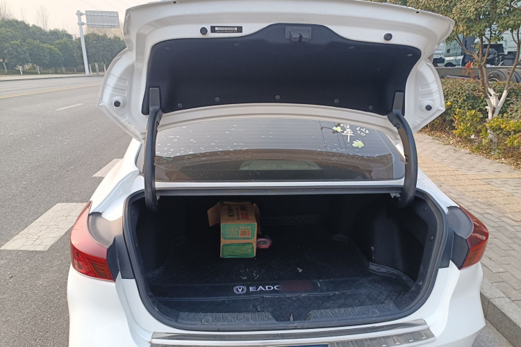 长安 逸动 2022款 PLUS 蓝鲸NE 1.4T GDI DCT尊贵版局部细节23