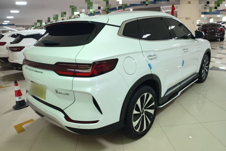 比亚迪 宋PLUS新能源 2023款 冠军版 DM-i 110KM 旗舰型车身外观7