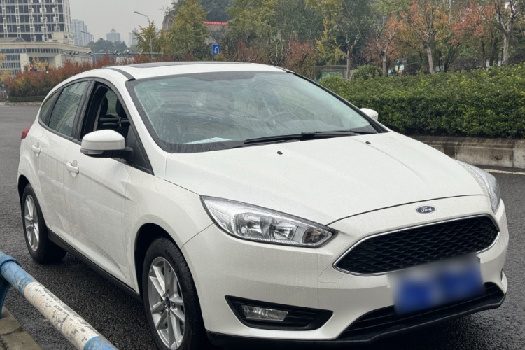 福特 福克斯 2018款 两厢经典 1.6L 自动风尚型智行版车身外观6007