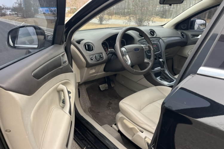 福特 蒙迪欧-致胜 2011款 2.3L 时尚型中控内饰7004