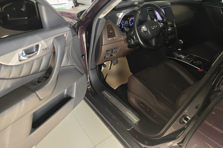 英菲尼迪QX70 2013款 3.7L 标准版中控内饰20