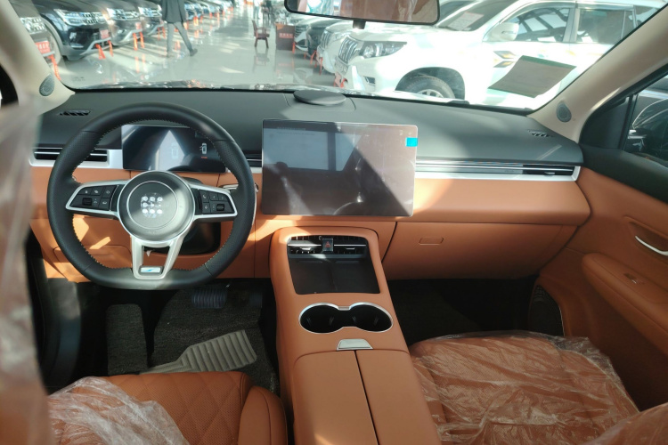 蓝电E5 PLUS 2025款 120km 标准旅行定制版 7座中控内饰7004