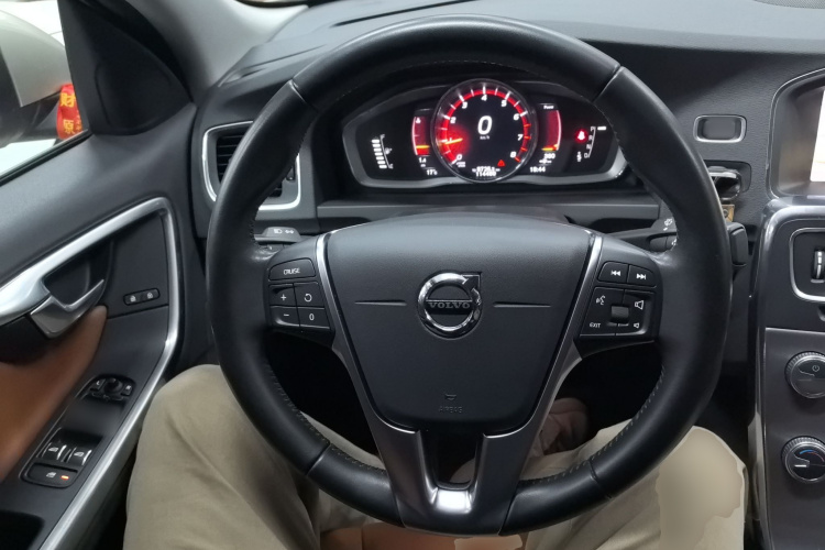 沃尔沃S60 2019款 S60L T5 智远版中控内饰13