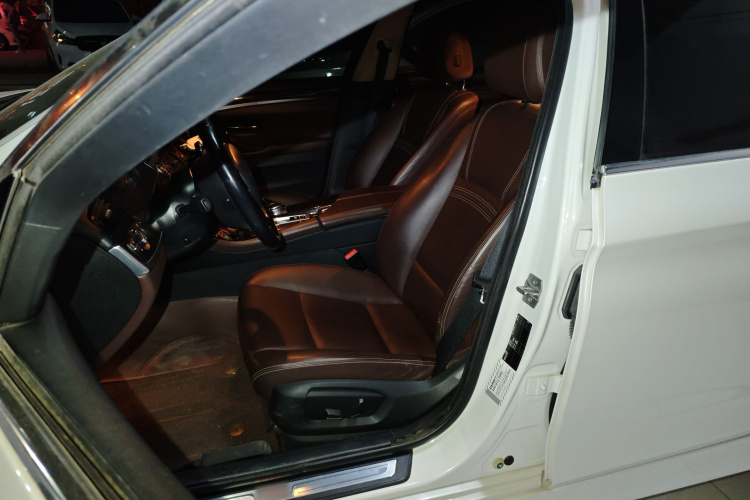 宝马5系 2014款 525Li 豪华设计套装中控内饰19