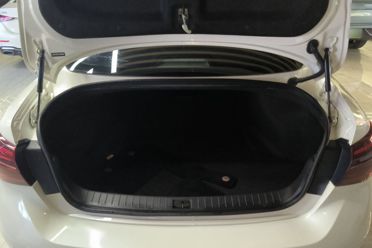 英菲尼迪Q50L 2018款 2.0T 舒适版 国VI机舱底盘23