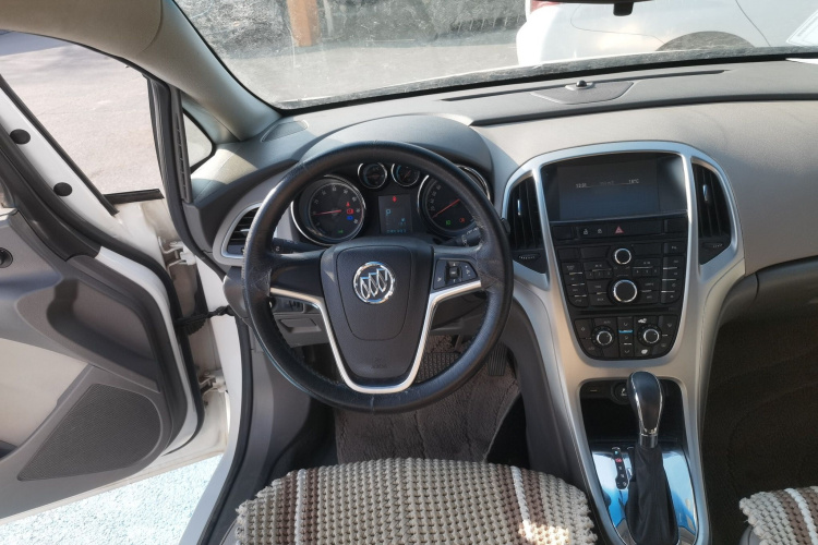 别克 英朗 2013款 XT 1.6L 自动时尚版中控内饰13