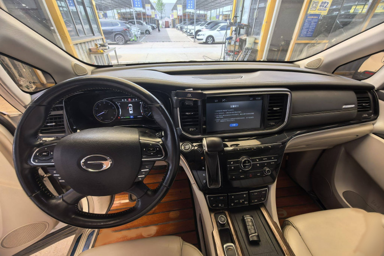 广汽传祺 传祺M8 2018款 320T 旗舰版中控内饰7006