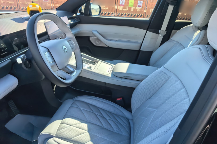 蔚来ES6 2025款 75kWh中控内饰7001