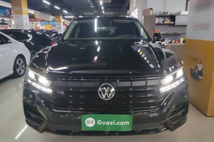 大众 途锐 2022款 3.0TSI 锐享版 曜黑运动套装车身外观2