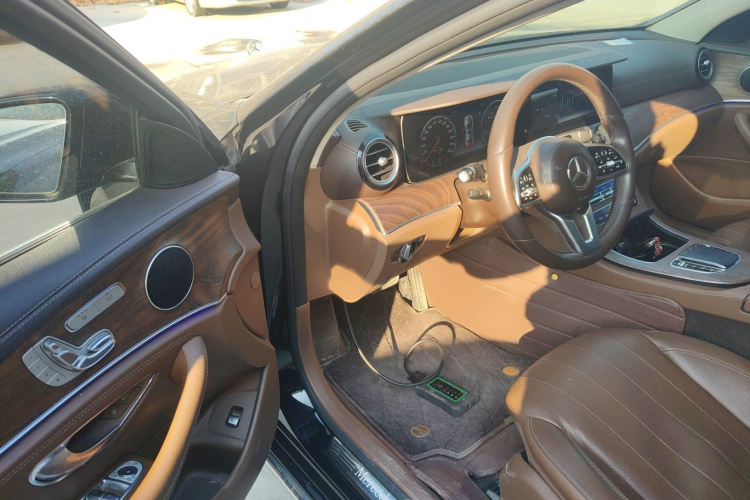 奔驰E级 2019款 改款 E 300 L 时尚型中控内饰7003