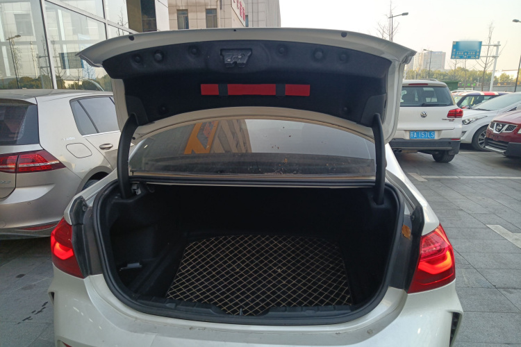 宝马1系 2019款 118i M运动套装机舱底盘23