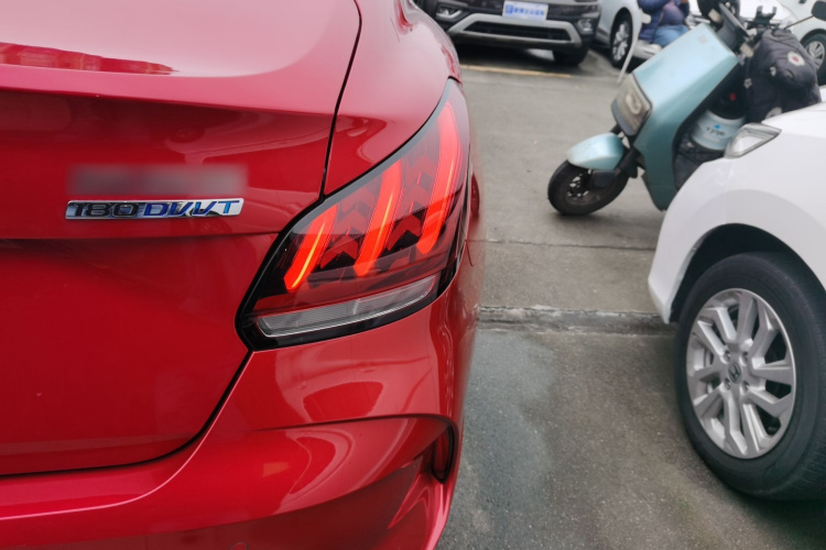 名爵 MG5 2021款 180DVVT CVT青春豪华版车身外观6006