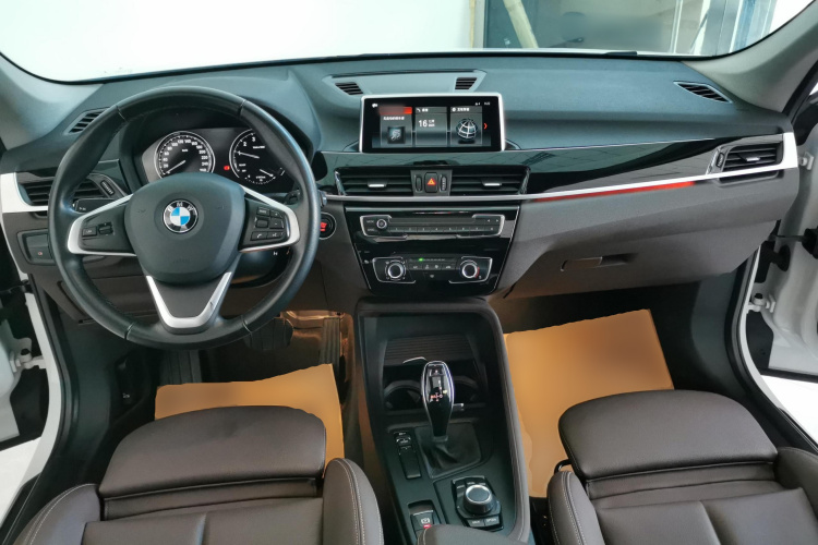 宝马X1 2020款 sDrive20Li 时尚型中控内饰12