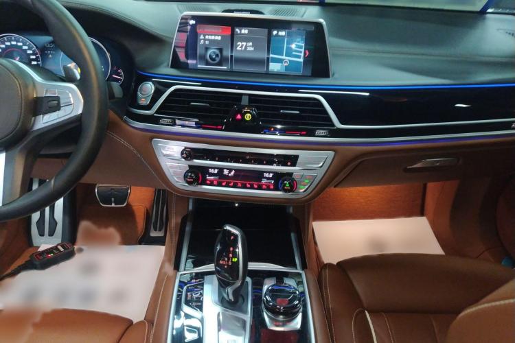宝马7系 2018款 740Li xDrive 尊享型 M运动套装中控内饰16