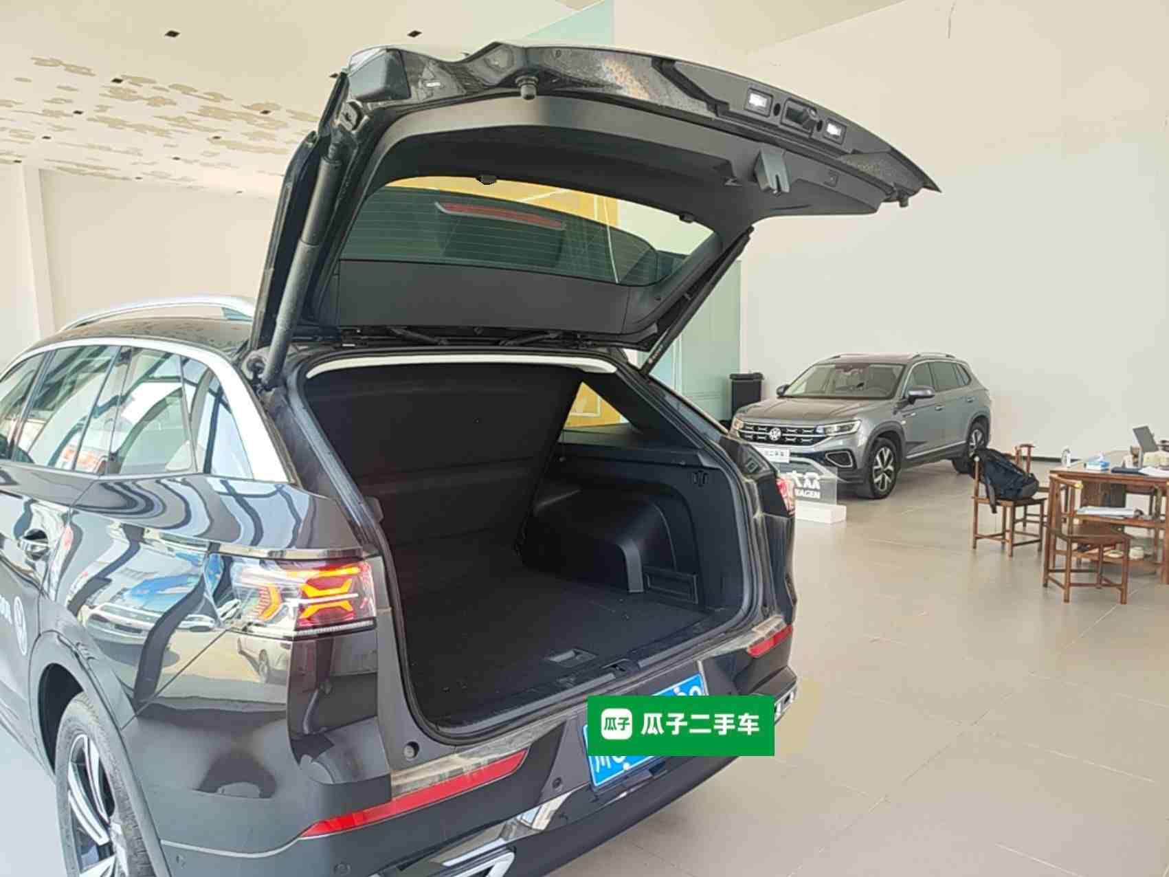 左侧后座椅及空间展示