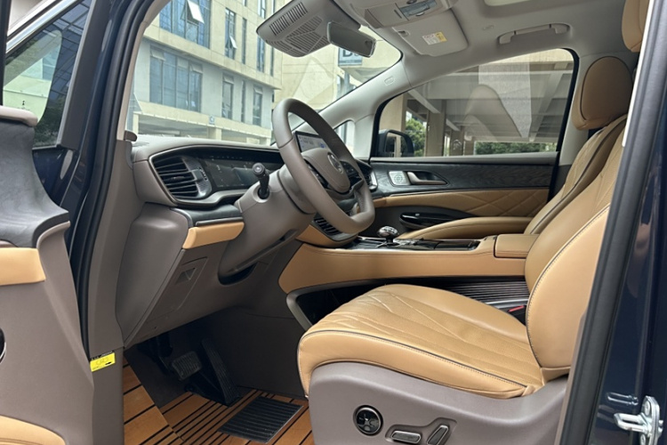 腾势D9 2022款 DM-i 1040 尊贵型中控内饰7007