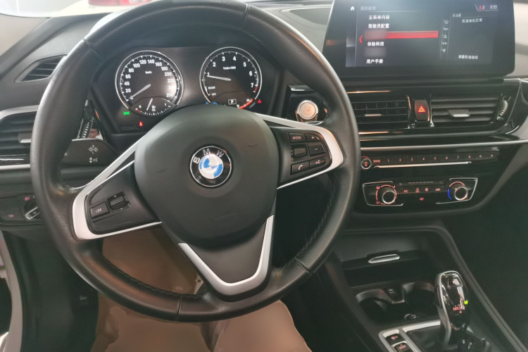 宝马1系 2021款 改款 120i M运动版中控内饰13