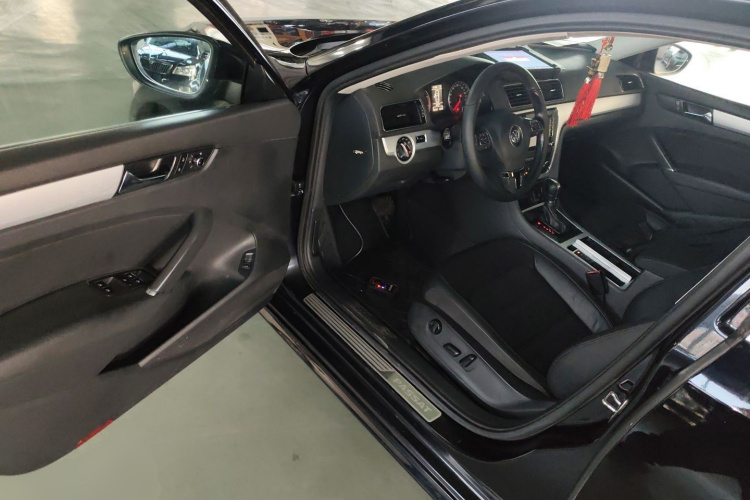 大众 帕萨特 2015款 1.8TSI DSG尊荣版中控内饰20