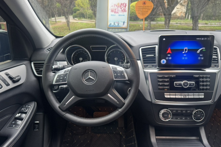 奔驰M级 2014款 ML 320 4MATIC中控内饰7003