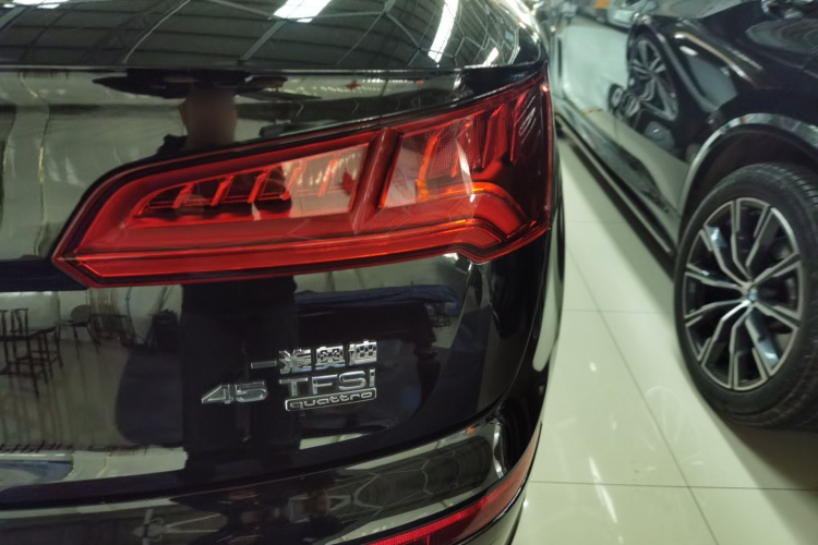 奥迪Q5L 2020款 45 TFSI 尊享运动型车身外观9
