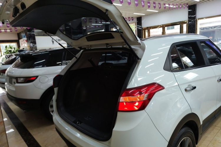 北京现代ix25 2015款 1.6L 自动两驱智能型GLS机舱底盘23