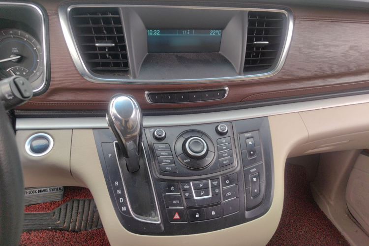 别克GL8 2015款 2.4L 豪华商务尊享版局部细节16