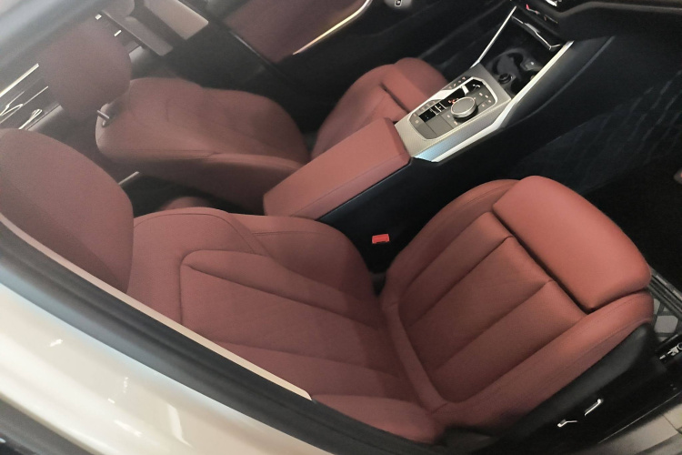 宝马3系 2025款 330Li M运动曜夜套装局部细节41