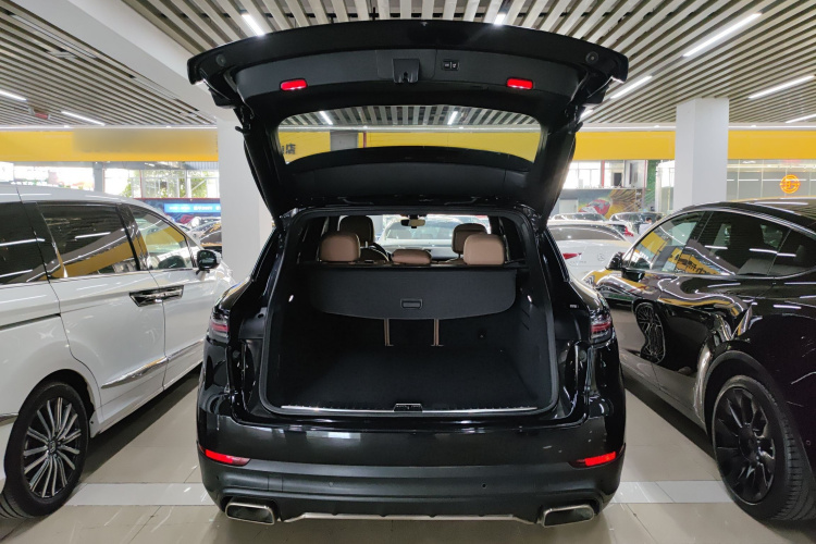 保时捷 2019款 Cayenne 3.0T机舱底盘23