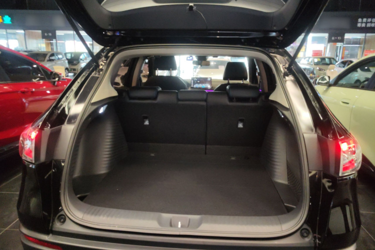 本田HR-V 2023款 240TURBO 劲睿版机舱底盘23