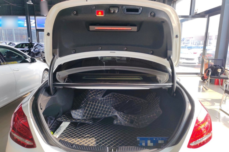 奔驰C级 2018款 C 200 L 运动版机舱底盘23