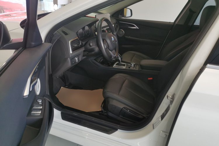 宝马1系 2021款 改款 120i M运动版局部细节19