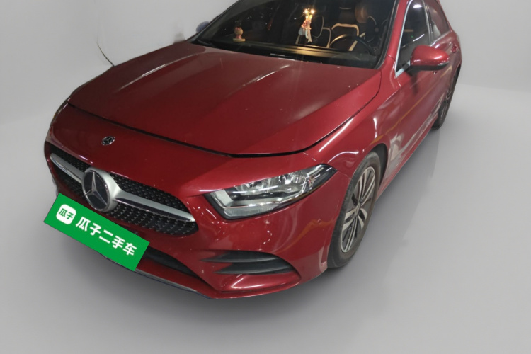 奔驰A级 2020款 A 180 L 运动轿车车身外观1