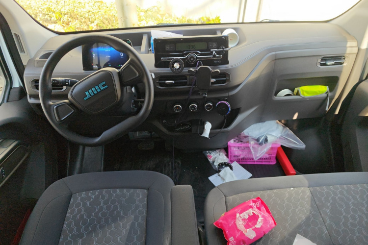 江铃 E福顺 2025款 明窗版 53.58kwh 中轴低顶中控内饰12