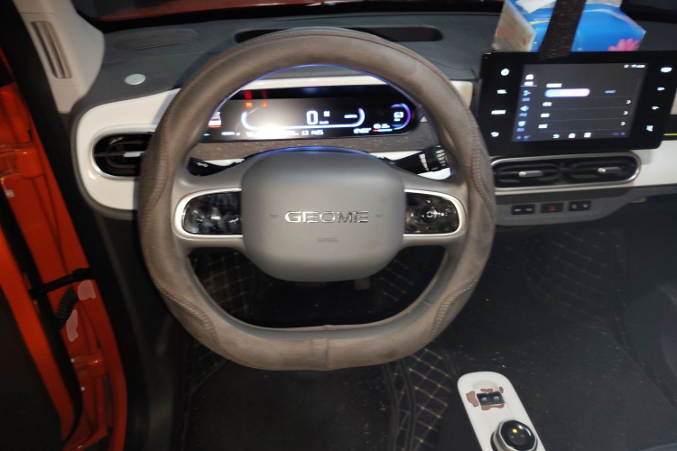 吉利银河 2025款 210km 熊猫骑士中控内饰13