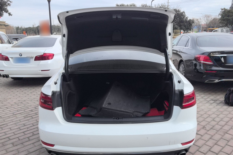 奥迪A4L 2018款 30周年年型 40 TFSI 进取型机舱底盘23