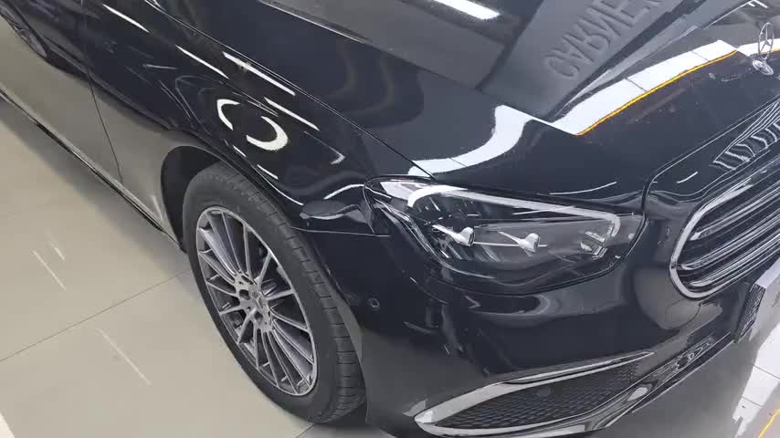 奔驰E级 2021款 E 260 L 4MATIC实拍1