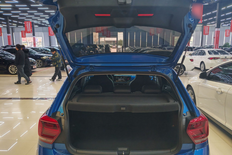 大众 Polo 2019款 Plus 1.5L 自动炫彩科技版机舱底盘23