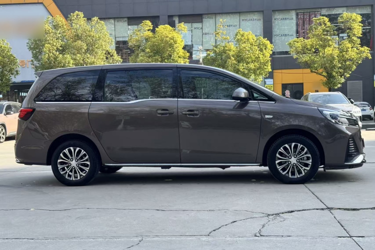 别克GL8 2023款 陆上公务舱 舒适型车身外观6006