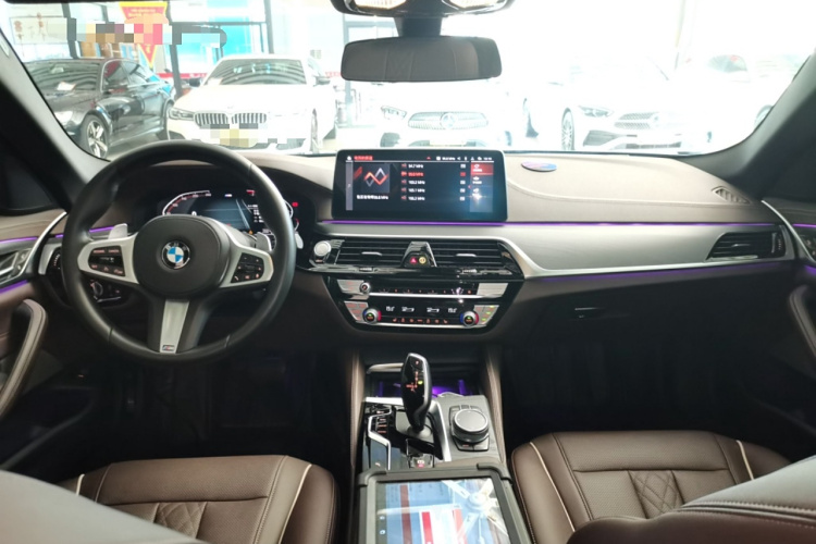 宝马5系 2022款 改款 530Li 领先型 M运动套装中控内饰7002