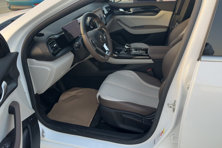 比亚迪 秦PLUS 2024款 荣耀版 DM-i 55KM领先型中控内饰7002