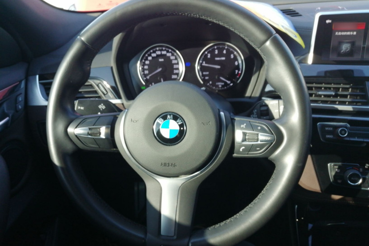 宝马X2 2020款 sDrive25i 领先型M越野套装中控内饰13