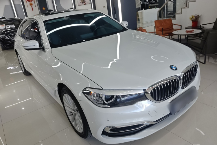 宝马5系 2019款 530Li 领先型 豪华套装车身外观3