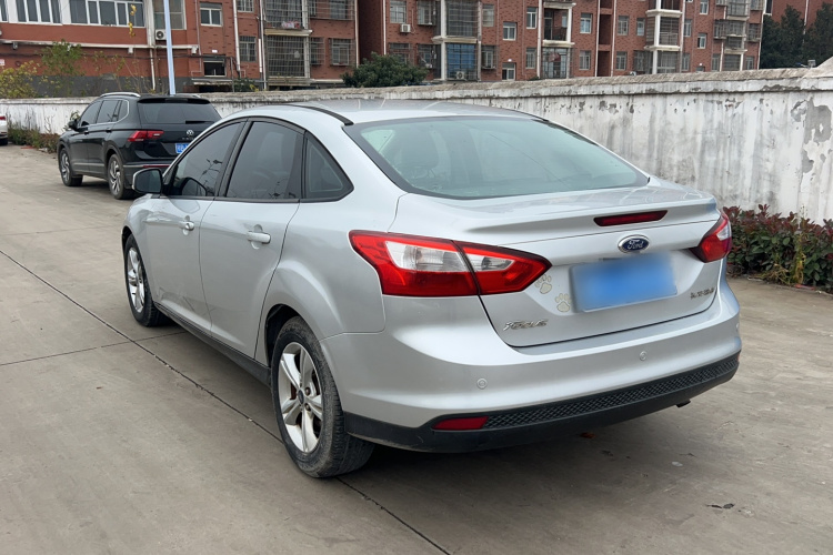 福特 福克斯 2012款 三厢 1.6L 手动风尚型车身外观6008