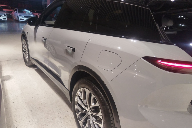 蔚来ES6 2024款 75kWh车身外观4