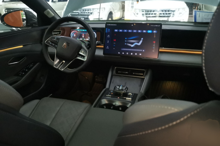 比亚迪 秦L 2024款 DM-i 120KM卓越型中控内饰12