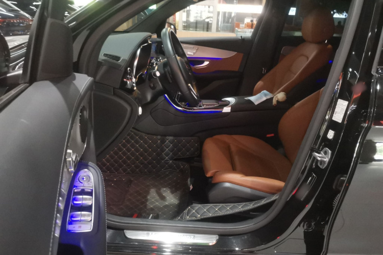 奔驰GLC轿跑 2022款 改款 GLC 260 4MATIC 轿跑SUV中控内饰20