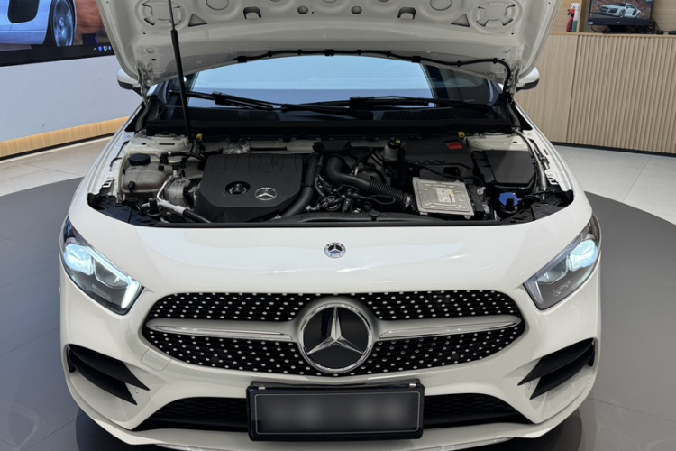 奔驰A级 2022款 A 200 L 运动轿车动感型车身外观6008